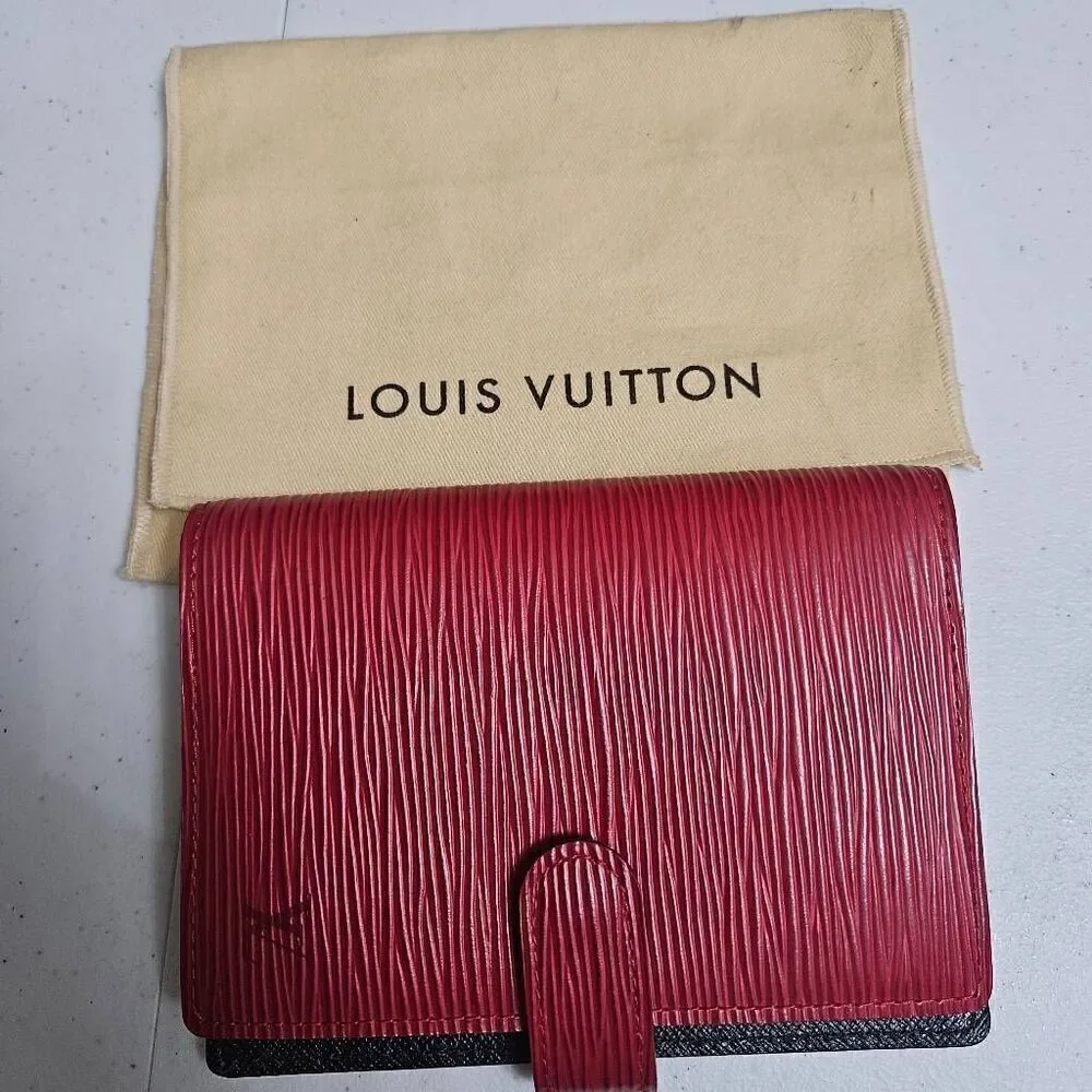 Louis Vuitton epi agenda wallet